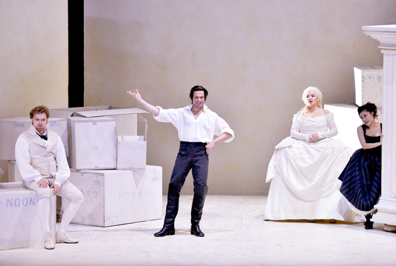 《フィガロの結婚》 撮影：三枝近志