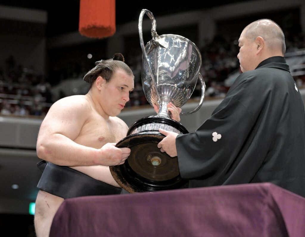 新大関Vの安青錦は大横綱白鵬を超えるか…識者も唸る完成度、戦禍の祖国ウクライナが託した「21歳の綱取りロード」(1/6) | JBpress (ジェイビープレス)