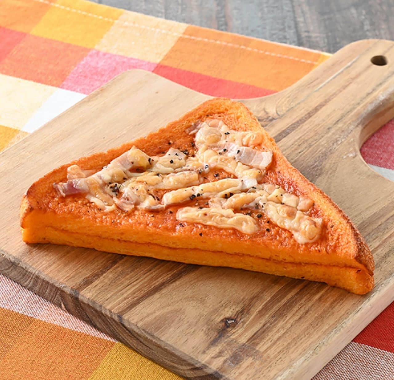 ファミリーマート「ベーコンピザフレンチトースト」