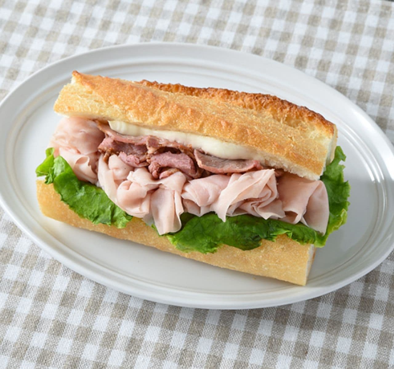 ファミリーマート「石窯パリジャンサンド（ローストポーク&ハム）」