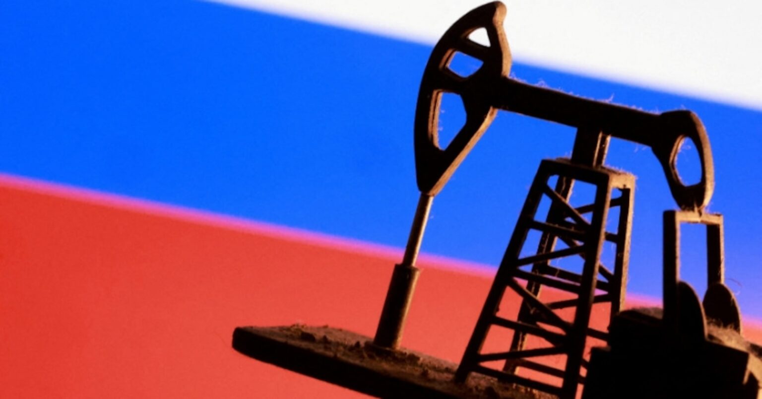ロシア産原油、インドで割引幅が過去最大に近づく　米制裁受け購入回避 | ロイター