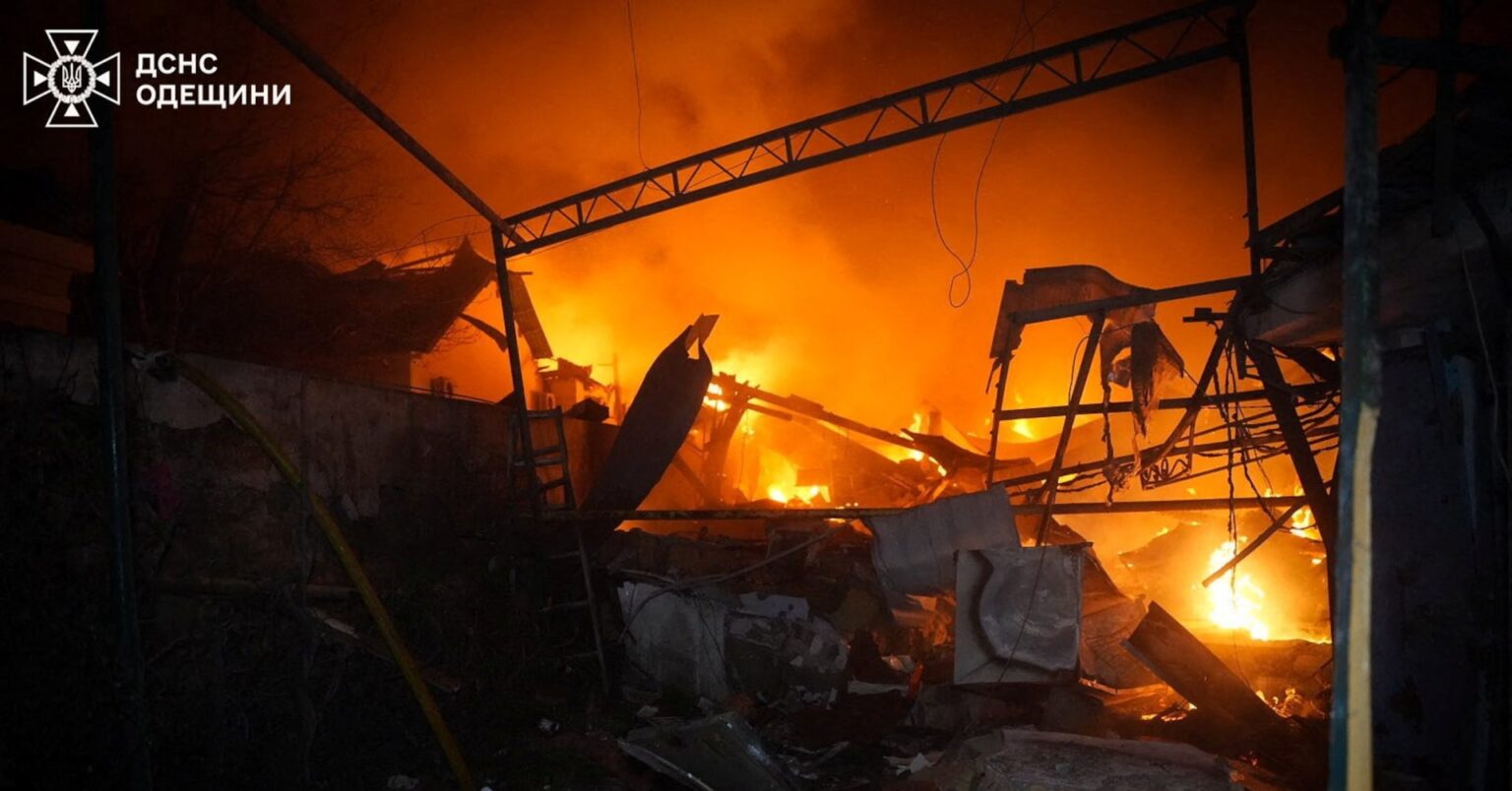 ロシア軍がキーウ攻撃、2人死亡　オデーサも連夜被害　ウクライナ当局発表 | ロイター