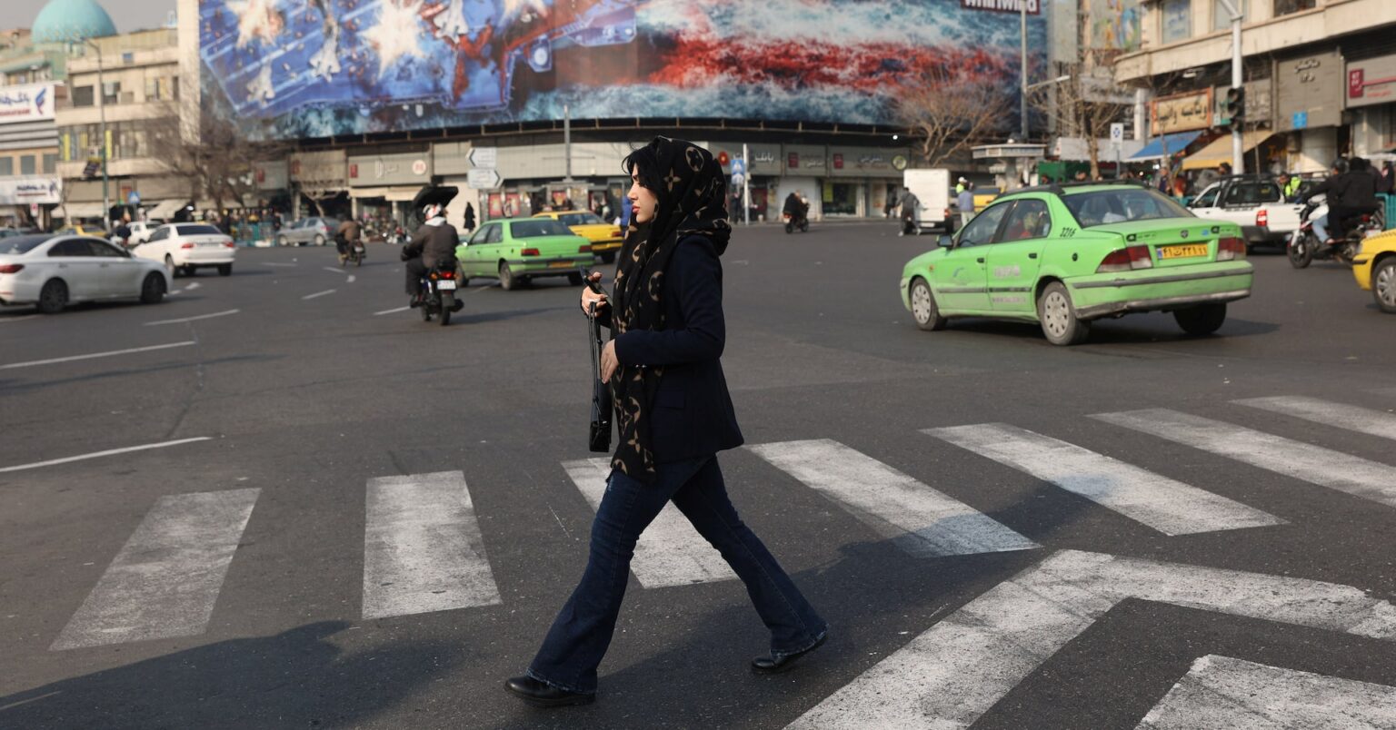 トランプ氏、イランに核交渉要求 「次の攻撃は甚大」と警告 | ロイター トランプ氏、イランに核交渉要求 「次の攻撃は甚大」と警告 | ロイター