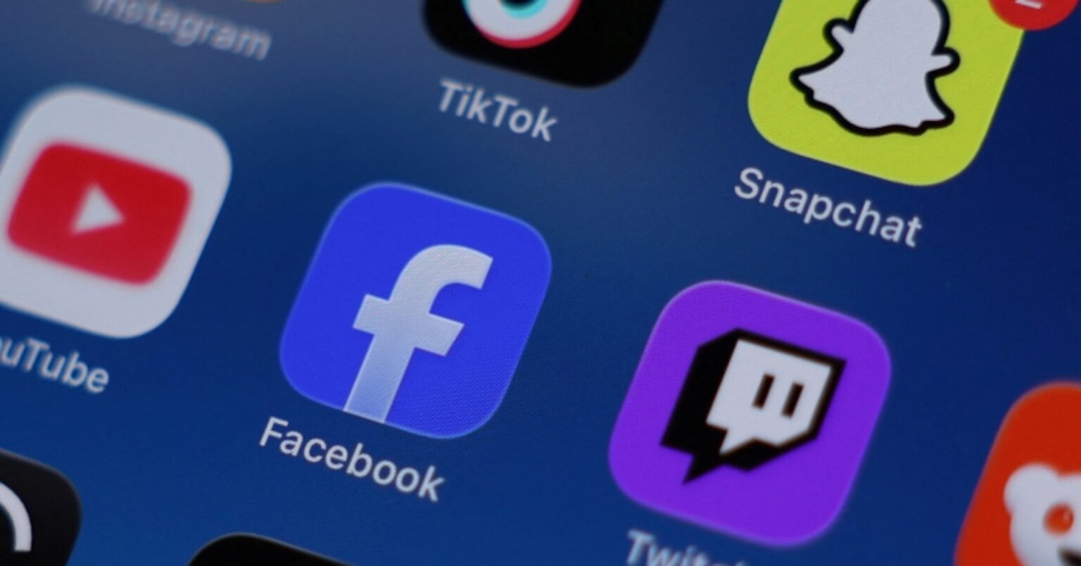 インド、ＳＮＳ利用に年齢制限設定を　首席経済顧問が提言 | ロイター