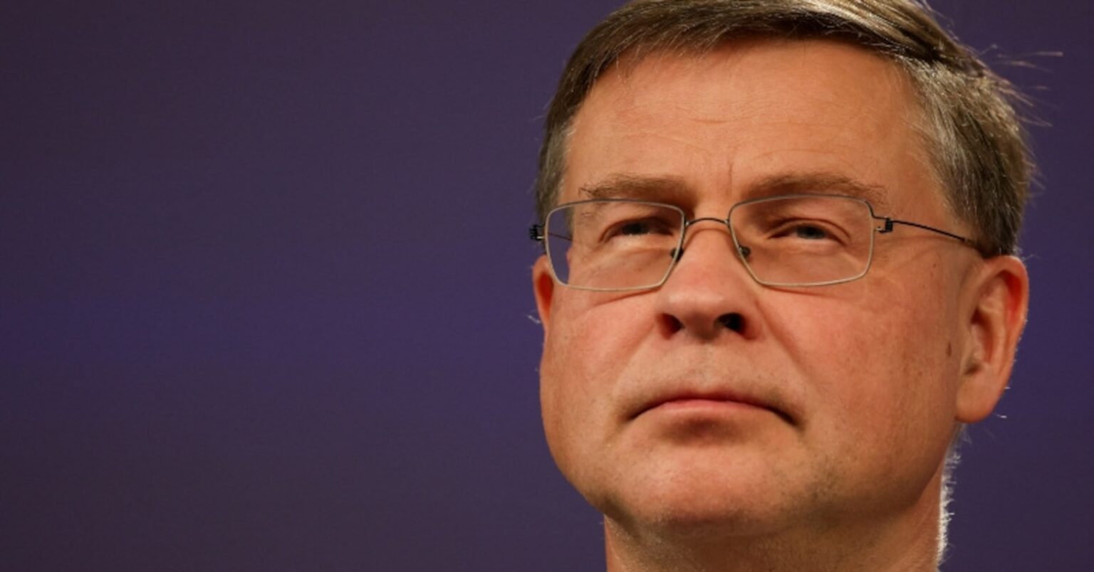 デジタルユーロ早期発行で米決済大手依存減を＝欧州委員 | ロイター