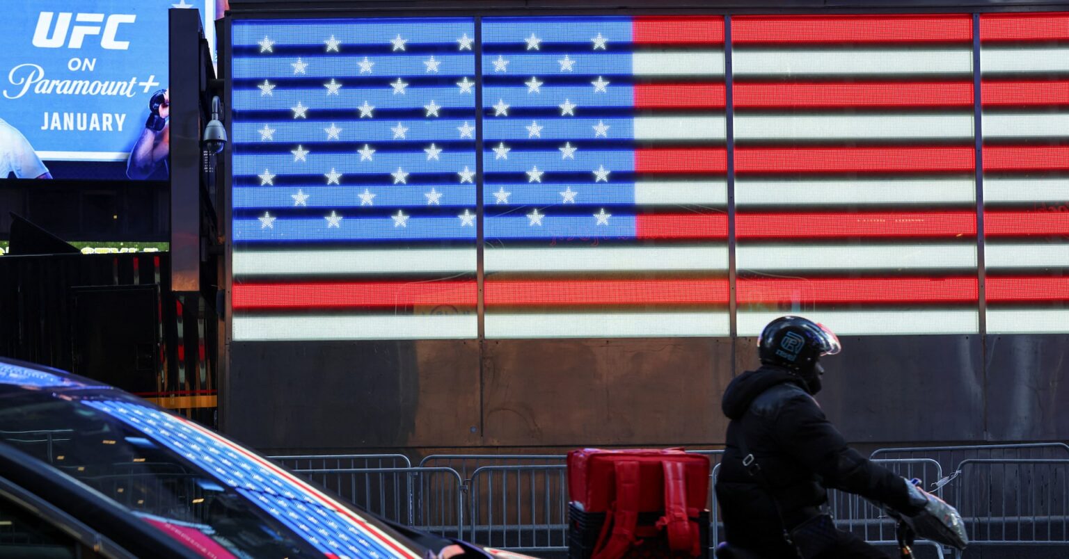 米労働生産性、第3四半期速報値は4.9％上昇　2年ぶり高水準 | ロイター