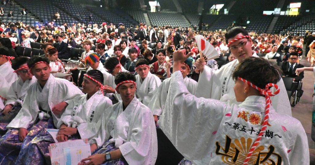 各地ではたち祝福　「沖縄を盛り上げましょう」　沖縄市はたちの集い　責任ある行動誓う