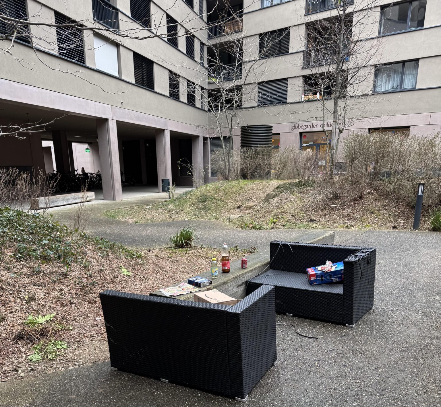 あなたのアパートの建物が警備員をもう必要としないと判断した場合。