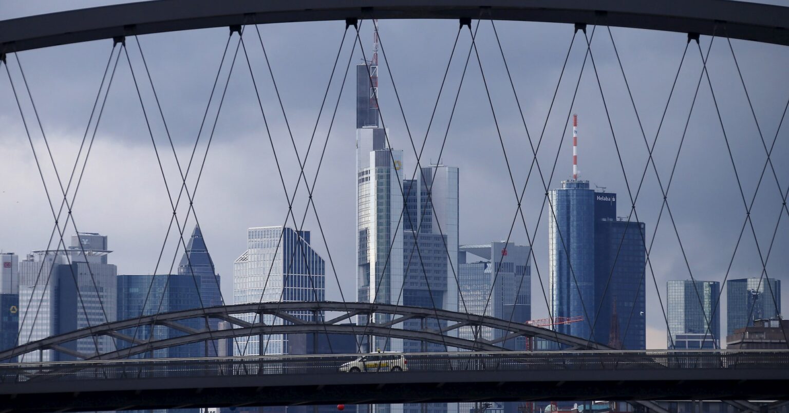 ユーロ圏ＧＤＰ、第4四半期は前期比0.3％増　予想上回る | ロイター