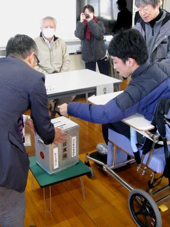 特別支援学校で生徒ら1票投じる 山口県知事選、県内初の取り組み | 全国のニュース | 福井新聞ONLINE 特別支援学校で生徒ら1票投じる 山口県知事選、県内初の取り組み | 全国のニュース | 福井新聞ONLINE