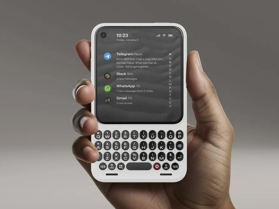 ブラックベリーを覚えている人が興味をそそられる新デバイス登場--CES 2026で展示 - CNET Japan