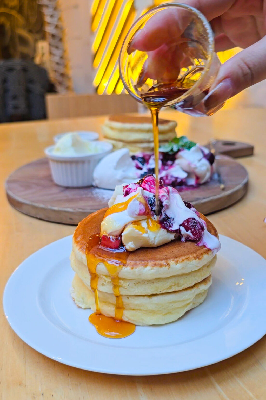 「LAND&YEARS」でメガパンケーキチャレンジ！7枚重ねの迫力タワー | 鳥取マガジン