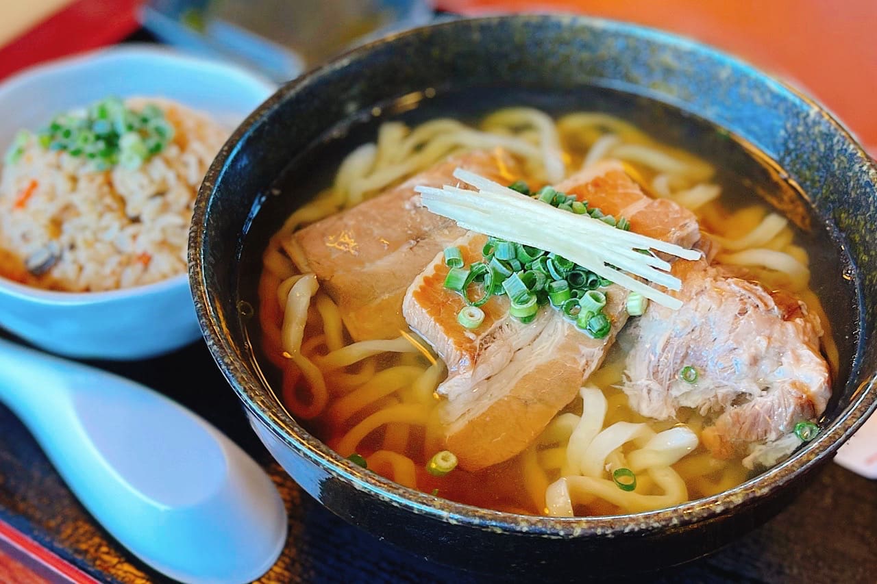 沖縄そばグランプリ優勝！6種類の自家製麺と選ぶ楽しさが味わえる「ちょーでーぐぁ」（西原町）