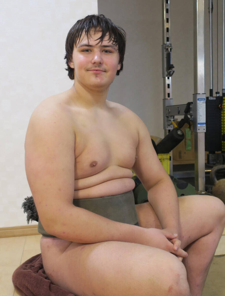 史上３人目となる英国出身力士を目指すニコラス・タラセンコさん