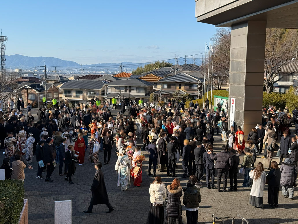 にぎやかな「令和8年宇治市二十歳のつどい」の画像