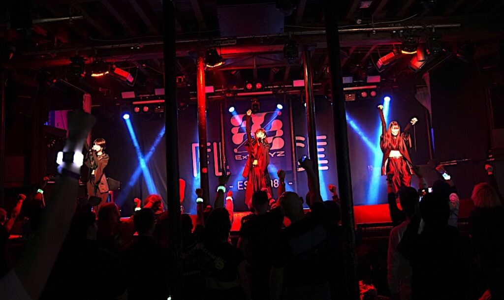 【現地ルポ】ExWHYZ初のイギリスツアー開幕、音楽都市ブリストルに響いた3人の歌声 – StoryWriter 【現地ルポ】ExWHYZ初のイギリスツアー開幕、音楽都市ブリストルに響いた3人の歌声 - StoryWriter