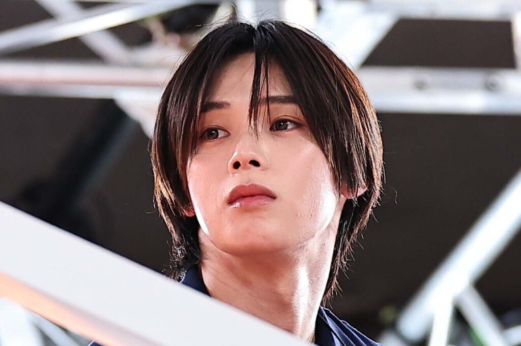 「美しすぎて圧倒された」レコ大→紅白→年越しライブ→ニューイヤー駅伝に現われた“大人気アイドル”にネット衝撃「このイケメン誰？」（THE DIGEST） - Yahoo!ニュース