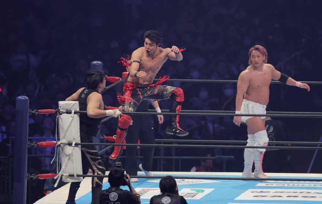 「ＴＨＥ ＲＡＭＰＡＧＥ」武知海青、ド派手パフォーマンスで新日本プロレス「東京ドーム」登場…タイトル奪取失敗し決意「プロレスに人生かけて臨んでいきたい」（スポーツ報知） - Yahoo!ニュース