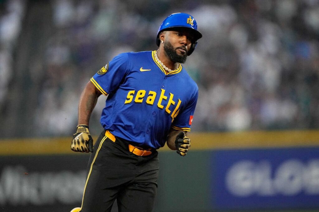 マリナーズがアロザレーナ外野手と年俸24.5億円で合意 投手有利球場でも27発31盗塁の価値（スポニチアネックス） - Yahoo!ニュース