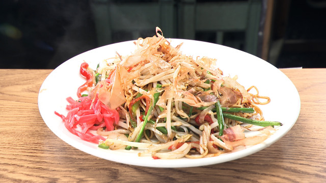 福岡の2代目屋台、「無限に食えてまう」客の心つかむ「焼きラーメン」（950円）　体験を提供「料理だけじゃ思い出に残らんやん」 | ORICON NEWS | 国内海外のニュース