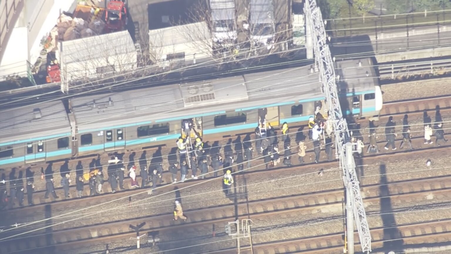 【速報】山手線と京浜東北線が全線で運転再開　田町駅近くの変電所から送電できず始発から運転見合わせ　変電所近くの電気設備からは煙も　JR東日本（TBS NEWS DIG Powered by JNN）