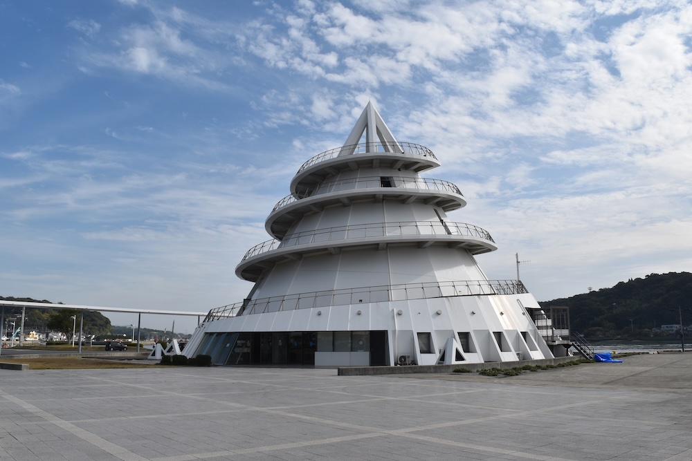 葉祥栄〈三角港フェリーターミナル・海のピラミッド〉外観