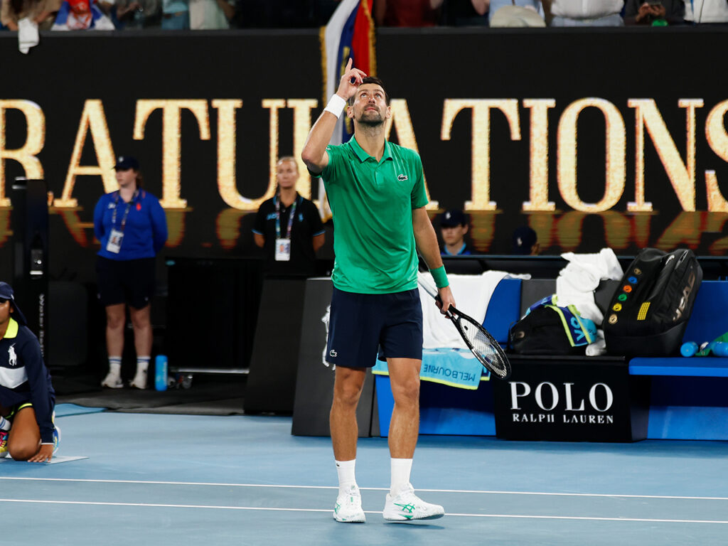 ほぼ完璧なサービスゲームで初戦に快勝したジョコビッチがオーストラリアン・オープンでもマッチ100勝の大台に到達、グランドスラム3大会での達成はフェデラーを抜く新たな金字塔 [テニス]（テニスマガジンONLINE） - Yahoo!ニュース