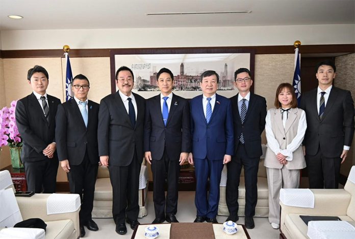 集合写真（写真は李逸洋大使FBから抜粋）