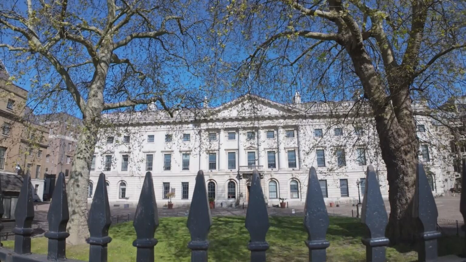 ロンドン中心部の中国“メガ”大使館をイギリス政府が承認　スパイ活動のおそれがあるとして市民らは反発　近隣住民らは異議を申し立て提訴へ（TBS NEWS DIG Powered by JNN）