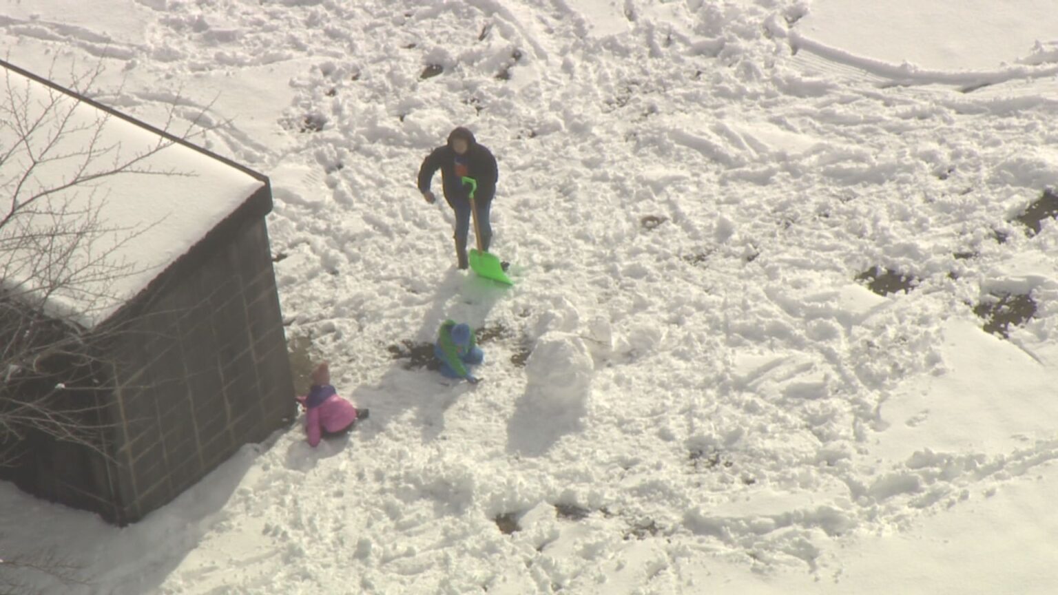 東海地方の各地で雪 三重・いなべ市で積雪15センチ 新幹線遅延や高速道路の予防的通行止めも 名古屋は積雪なしも「凍える寒さ」に（CBCテレビ） - Yahoo!ニュース
