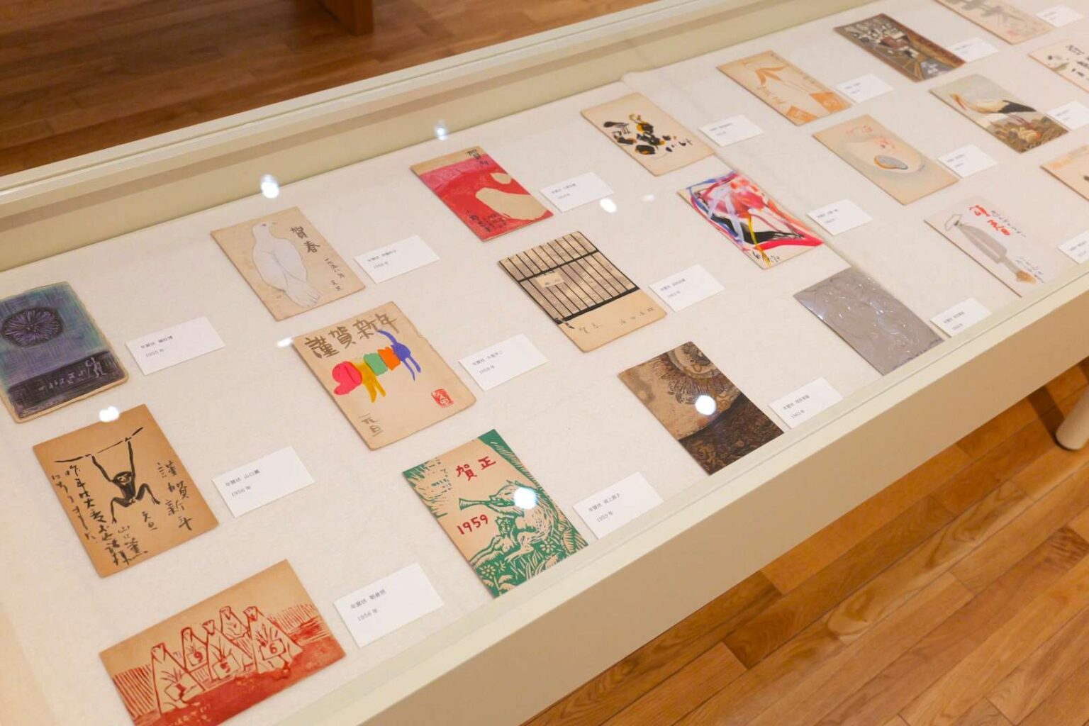 「コレクション展 第3期」小企画「美術編集者・上甲ミドリさんの仕事」（富山県立美術館）会場レポート。アーティストとともに歩んだ編集者の足跡（美術手帖） - Yahoo!ニュース