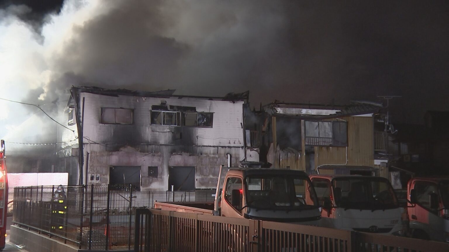 埼玉・吉川市の住宅から火　現在も消火活動続く　火元に住む70代男性と連絡取れず（TBS NEWS DIG Powered by JNN）