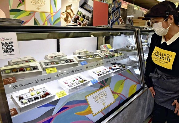 チョコレートが並ぶ会場（和歌山市の近鉄百貨店和歌山店で）