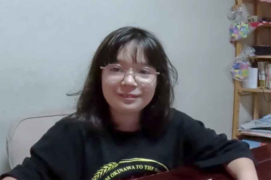 初めて日本の冬を体験するマカロンちゃん（スクリーンショット）