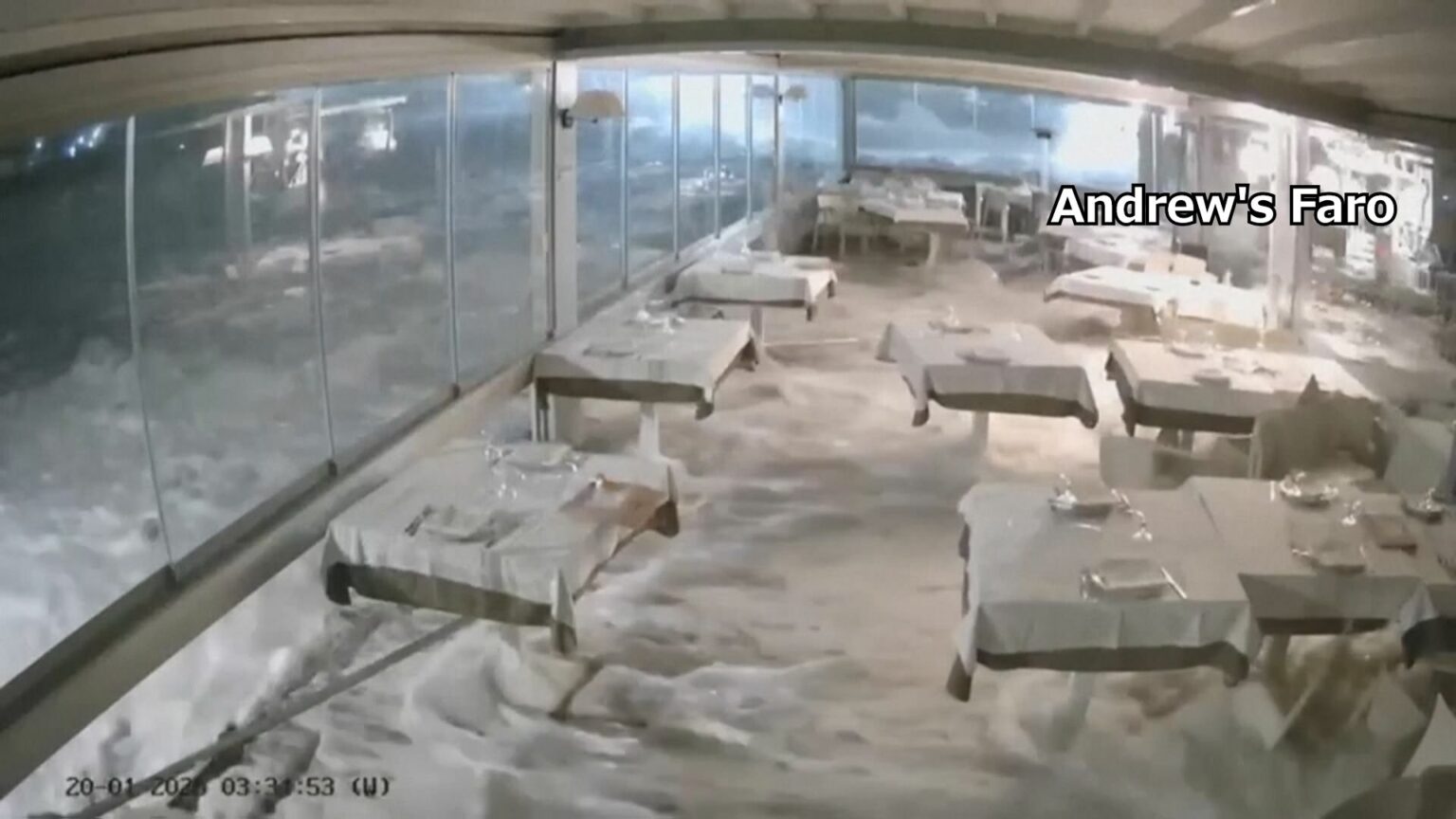 建物に迫りくる波！イタリア・シチリア島で“海辺のレストラン”を高潮が襲う　フランスでは大洪水も（TBS NEWS DIG Powered by JNN）