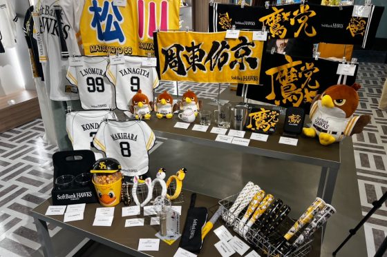 鷹、2026年新グッズを発表　柳田＆牧原大は"ピンク"…担当者が明かす「推し色」の舞台裏 | Full-Count