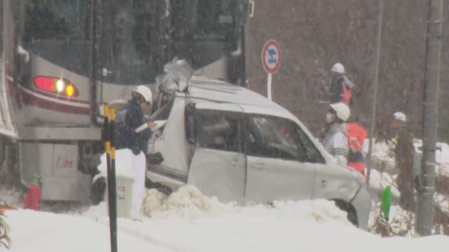 踏切で車がスタック 非常ボタン間に合わず列車と衝突 JR七尾線・横山駅近く けが人なし（MRO北陸放送） - Yahoo!ニュース