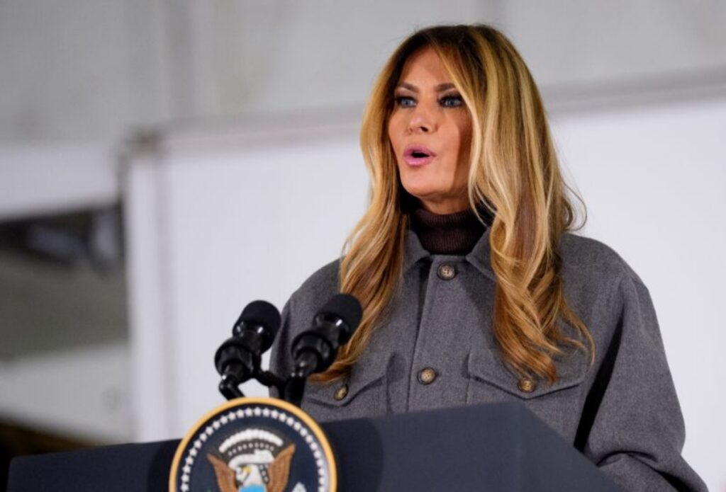 メラニア夫人、異例のインタビューで米国民に「団結」呼びかけ 移民捜査官によるミネアポリス銃撃受け（CNN.co.jp） - Yahoo!ニュース