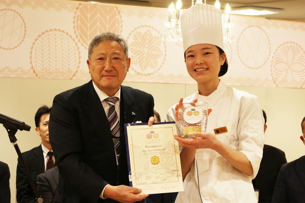 【ラ・スイート神戸オーシャンズガーデン】第6回 神戸ガレット・デ・ロワ コンテストでパティシエの富山 佳奈が第1位を受賞 | 株式会社ラスイートのプレスリリース