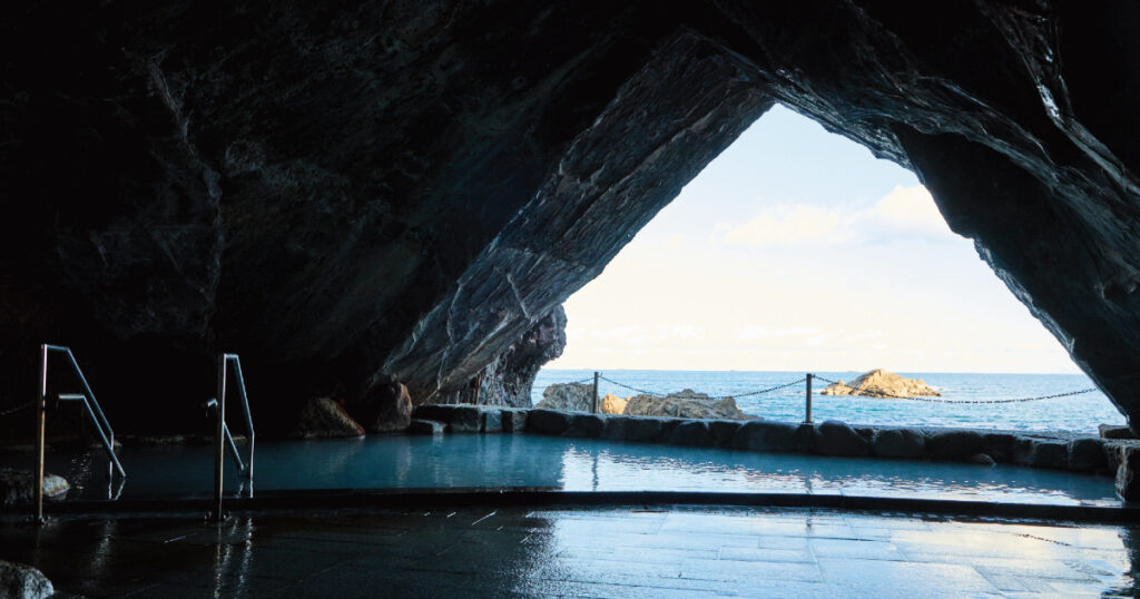迫力の洞窟温泉に酔う！ 非日常を味わえる和歌山のパラダイス「ホテル浦島」 | ビューティー、ファッション、エンタメ、占い…最新情報を毎日更新 | ananweb