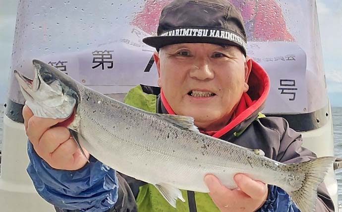 琵琶湖のレイクトローリングでビワマス連発【滋賀県】48cm頭に2人で10匹達成