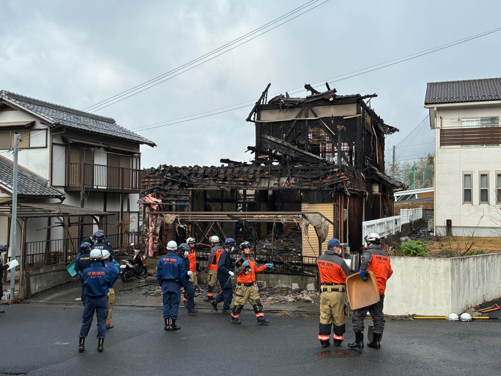 滋賀・湖南市の住宅火災で男性死亡、住人の１人暮らし７２歳男性か