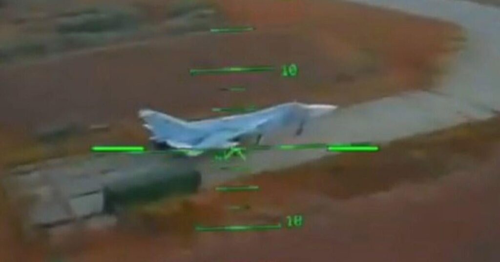 ウクライナ特殊部隊、ロシア全土の飛行場に大規模なドローン攻撃を開始