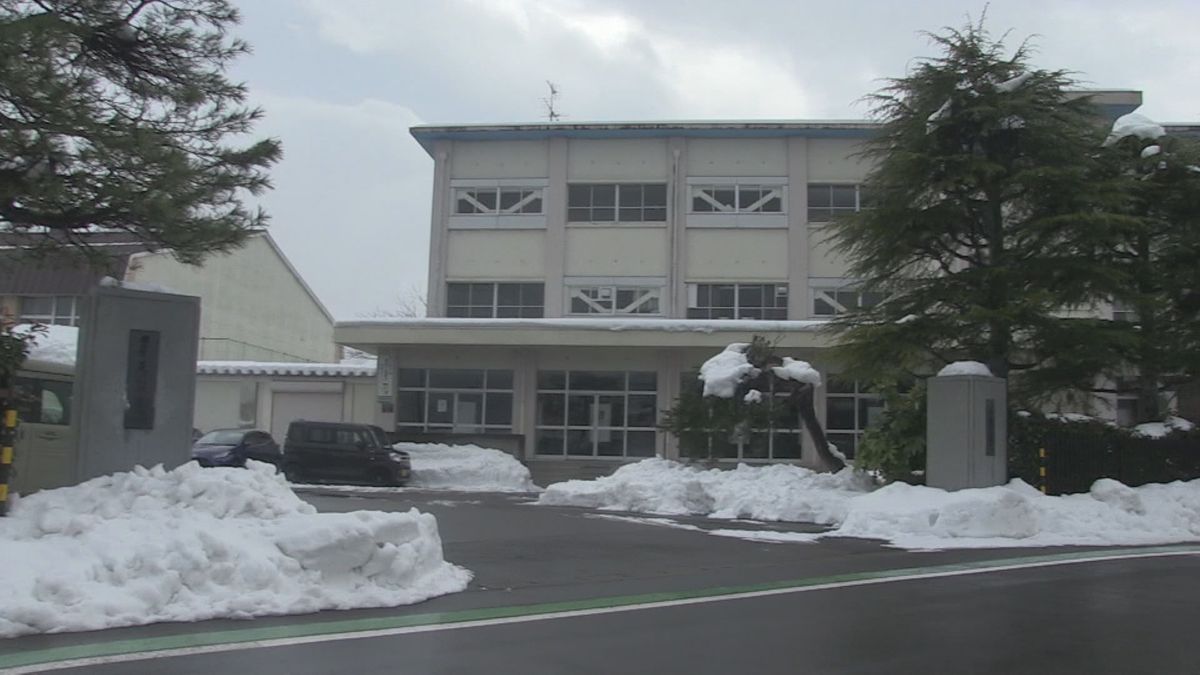 ユニホームなど購入代金の差額2万4000円あまりを着服　足羽中運動部顧問の30代男性教諭　領収書偽造に保護者が気付き問題発覚　教諭は行為認める　警察が業務上横領の疑い視野に捜査へ