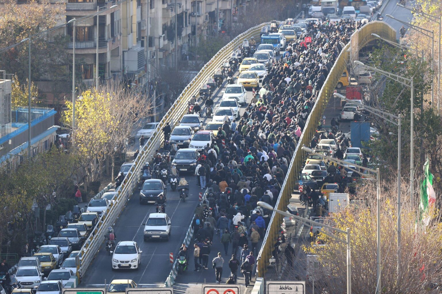 モサド、イラン国民に「イランは彼らと共にある」と保証し、街頭に繰り出すよう呼び掛ける - ertnews.gr