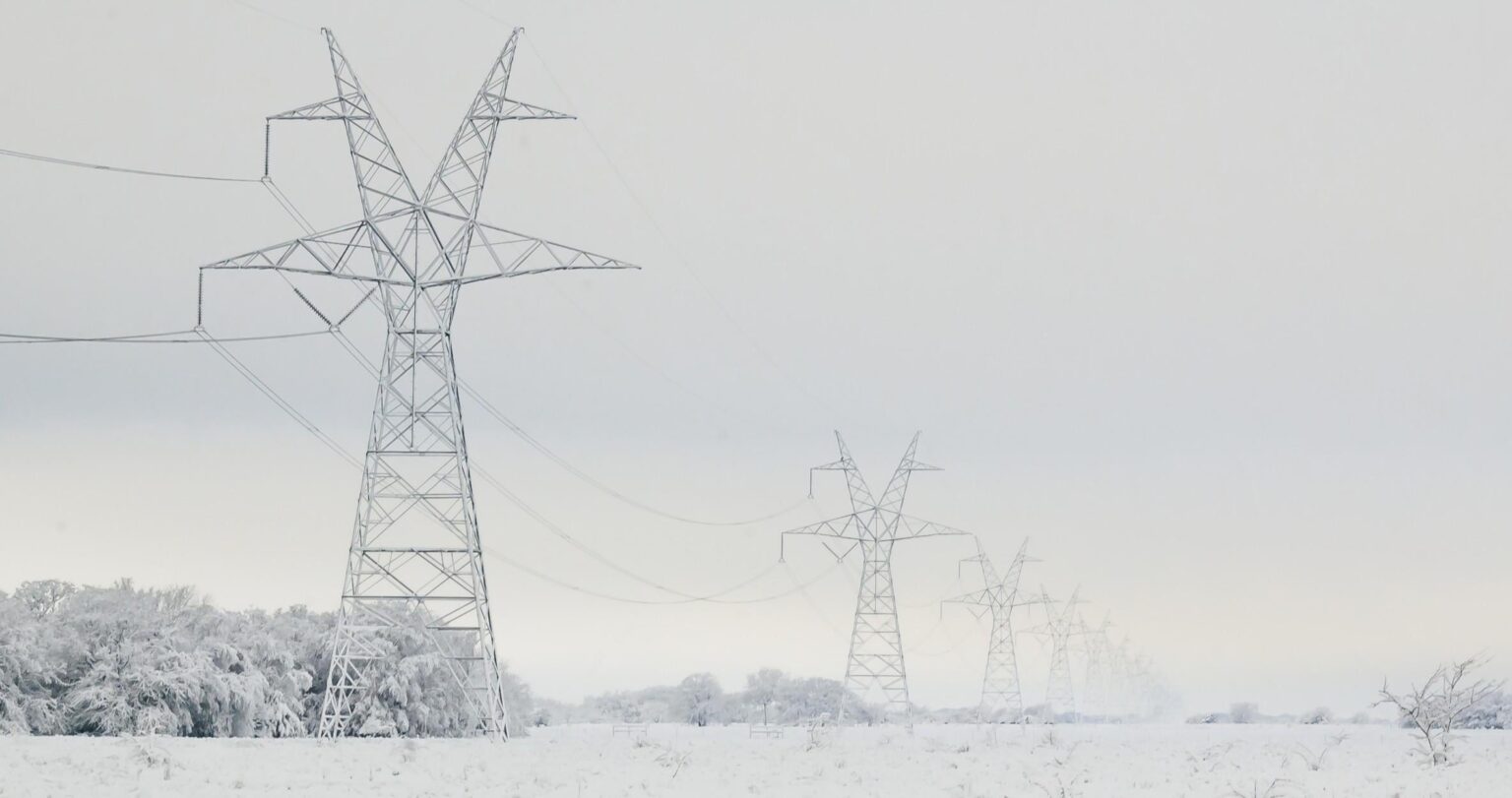 ポーランド、送電網への大規模なサイバー攻撃を受ける、ロシアが関与の可能性が高いと発言