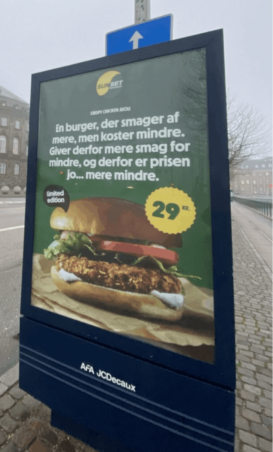 新しいサンセットのコマーシャルの背後にはラース・ロッケがいますか?