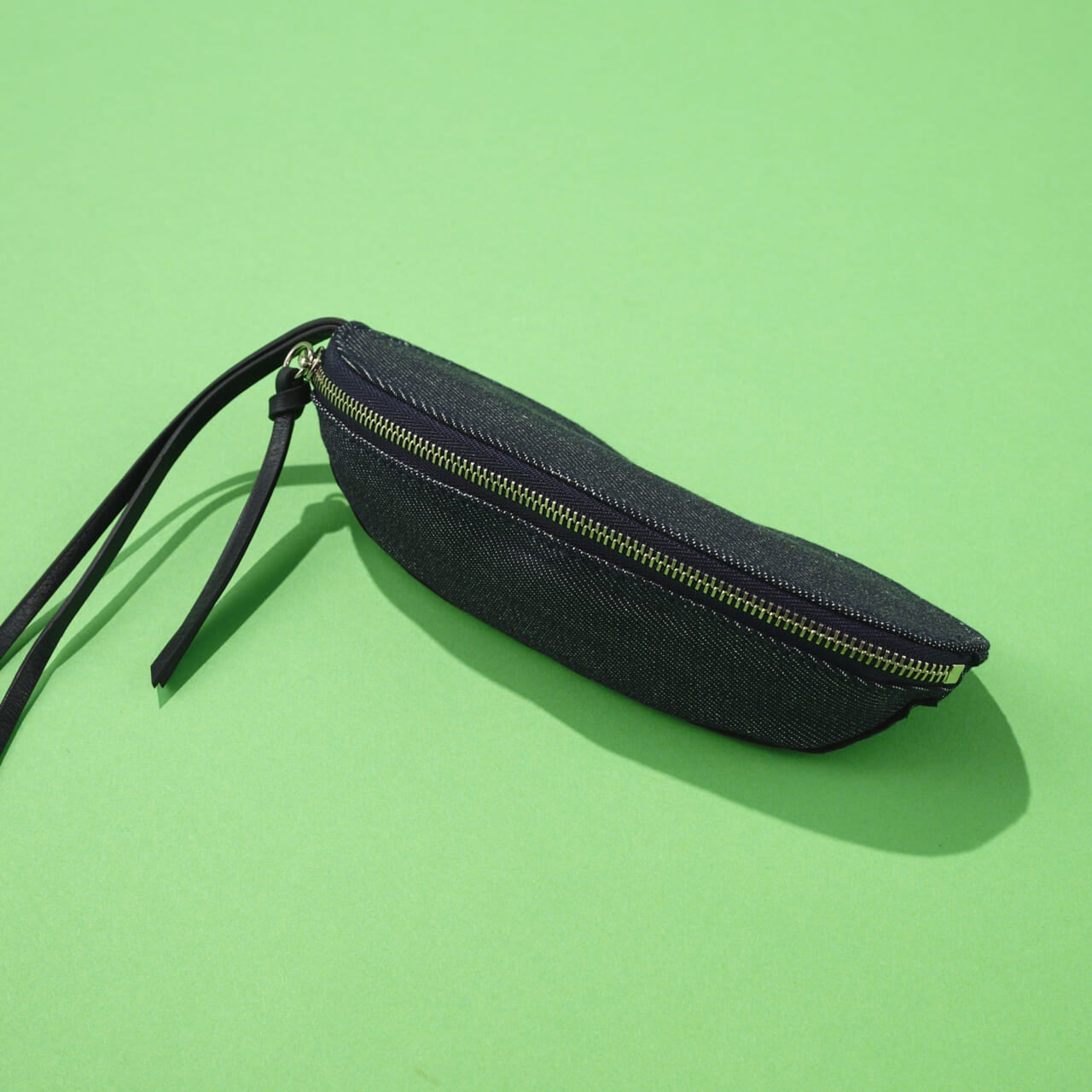 ザイルマのUna Eyeglass Denim Case Bag開口部