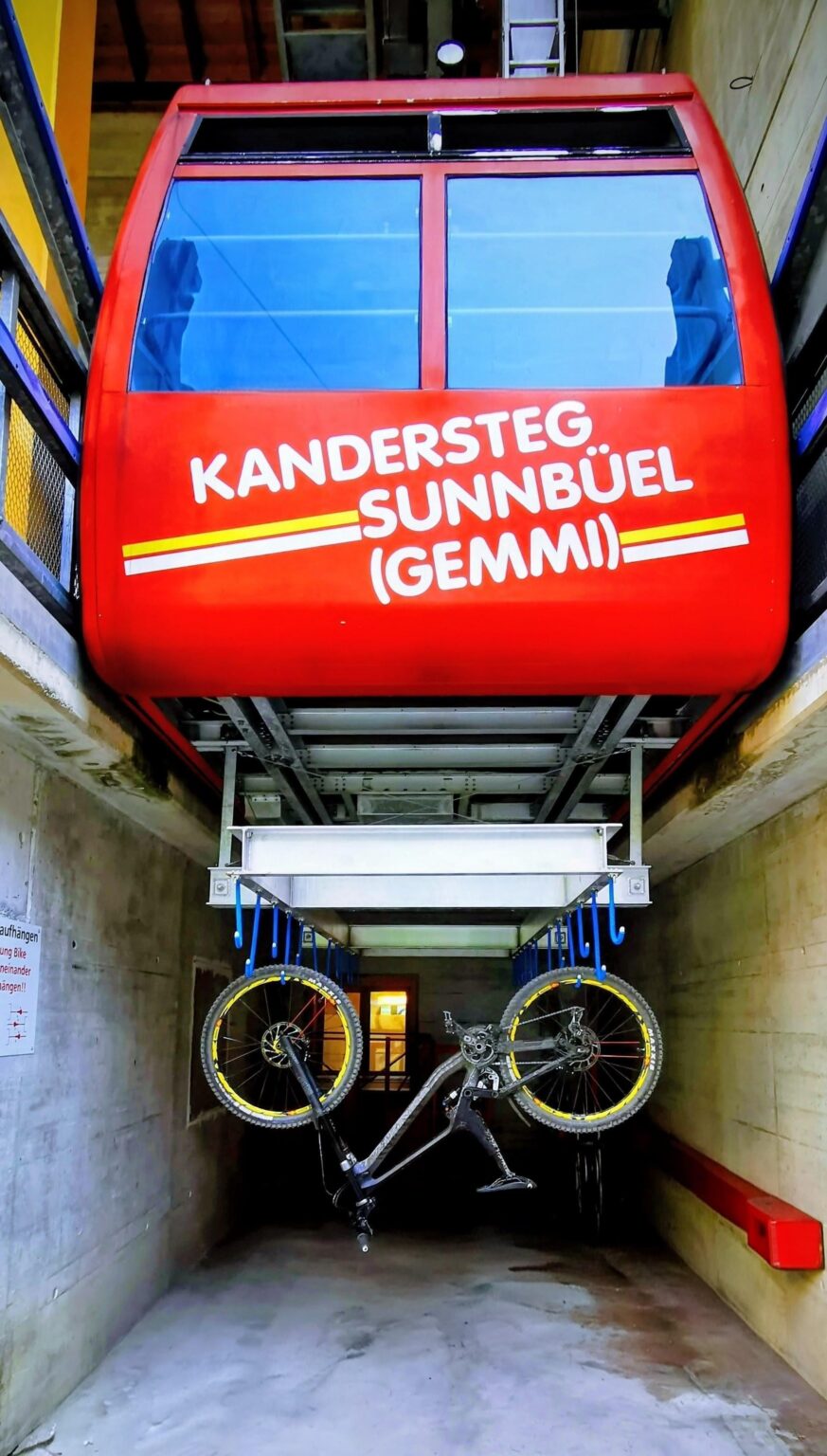 自然環境の中でのマウンテンバイク