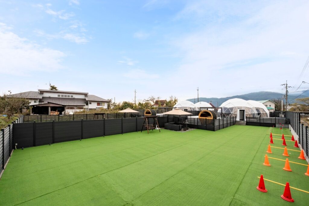 滋賀県高島市・琵琶湖畔に愛犬と過ごせるグランピングリゾート「Galaxy Glamping Dog Premium」が誕生。～大切な愛犬とのかけがえのないひとときを～ | 株式会社ブッキングリゾートのプレスリリース